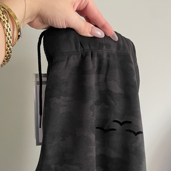 SOLD BNWT Lazy Pants Camo Sweats size Medium - Picture 4 of 10